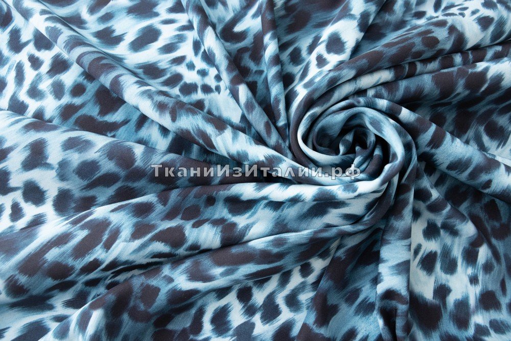 ткань голубой сатин стрейч с леопардовым принтом, сатин шелк леопард голубая Италия