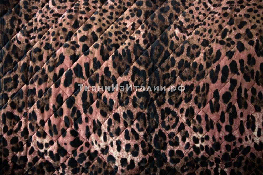 ткань бархатная коричневая стеганая плащевка леопард, стеганая ткань полиэстер леопард коричневая Италия