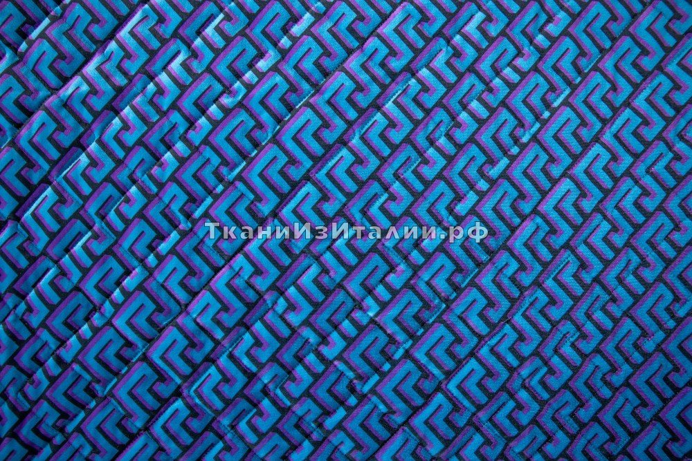 ткань бархатная стежка голубого цвета с геометрическим узором, стеганая ткань полиэстер иные синяя Италия