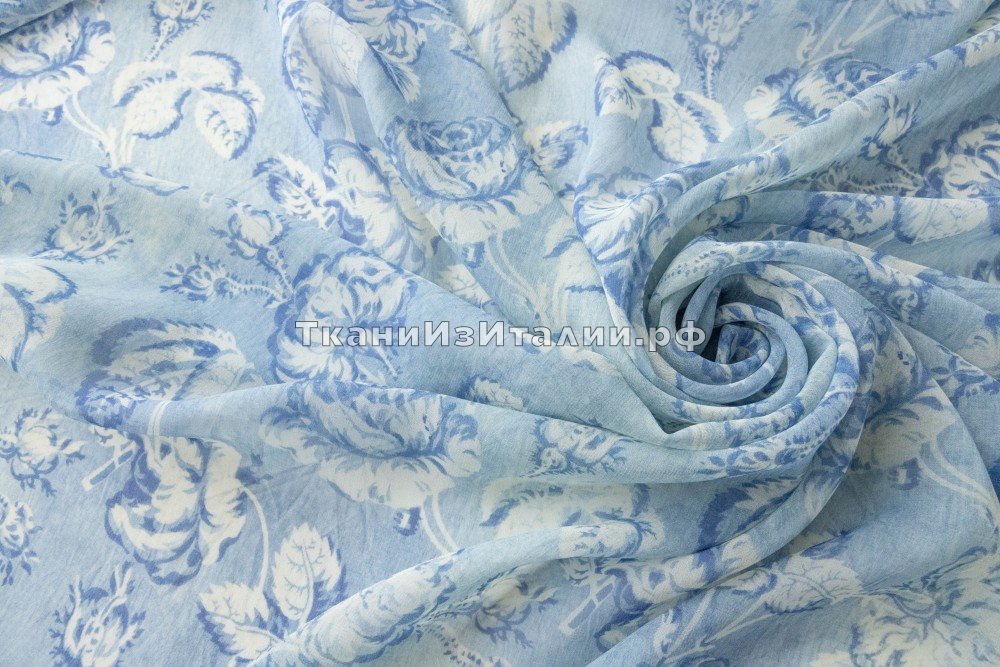 ткань бело-голубой шифон с цветами, шифон шелк цветы голубая Италия
