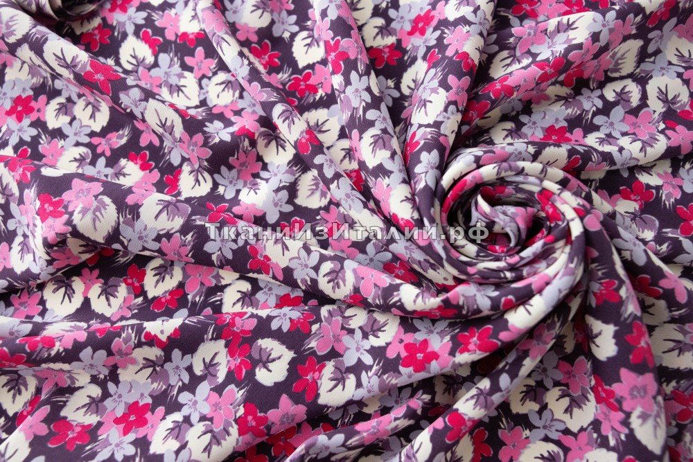 ткань красно-фиолетовый крепдешин с цветами, крепдешин шелк цветы фиолетовая Италия