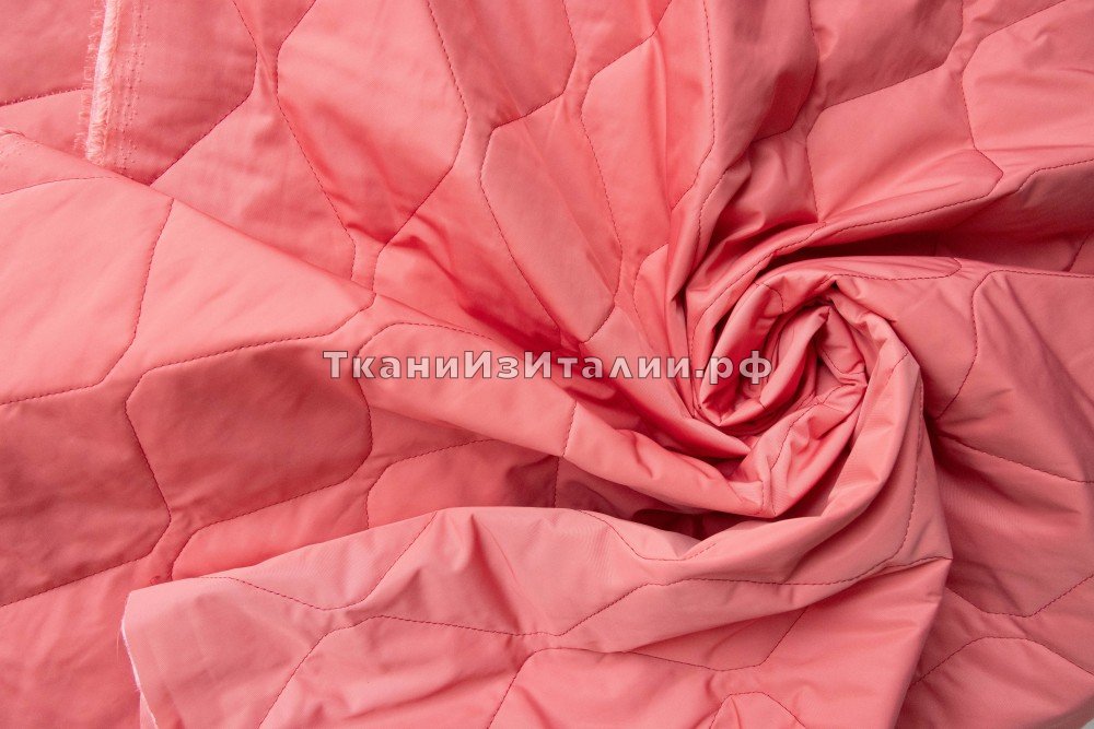 ткань стежка кораллового цвета, стеганая ткань полиэстер однотонная розовая Италия
