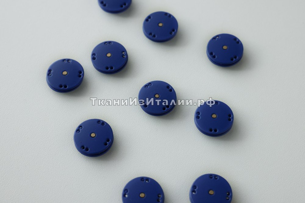  металлические кнопки синего цвета, фурнитура однотонная синяя Италия