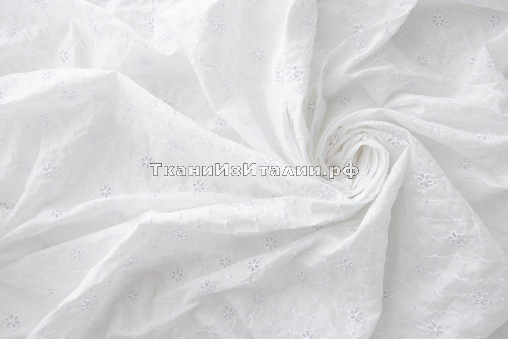 ткань белое шитье с цветами и ромбами, Италия